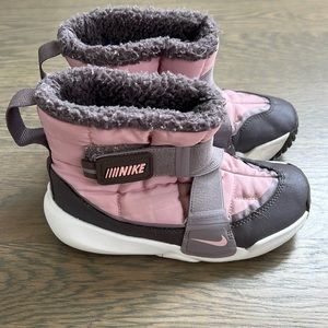 Nike toddler snow boots, size 12.5